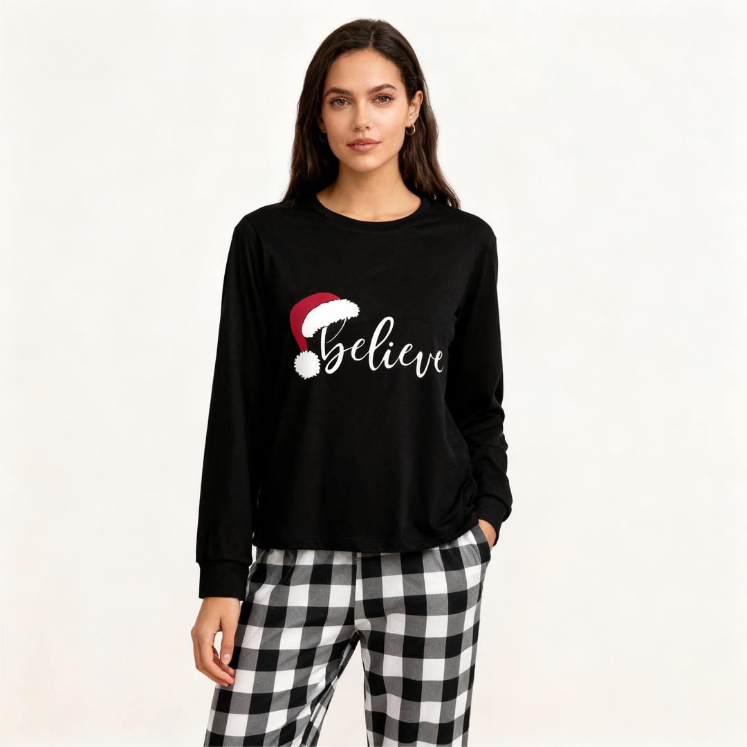 Mirla | Julmössa och 'Believe' Bokstavstryckt Mönstrat Svart-Vitt Rutigt Pyjamas-Set-Eva Jonsson