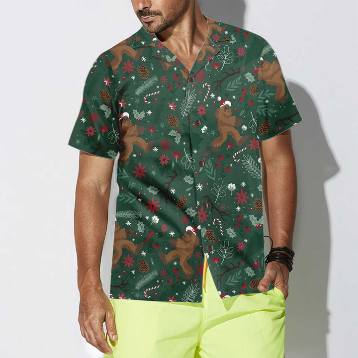 Mirla | Jultomte-Bigfoot-Mönster Hawaiian Shirt Roligt Bigfoot-Julskjorta För Män-Eva Jonsson