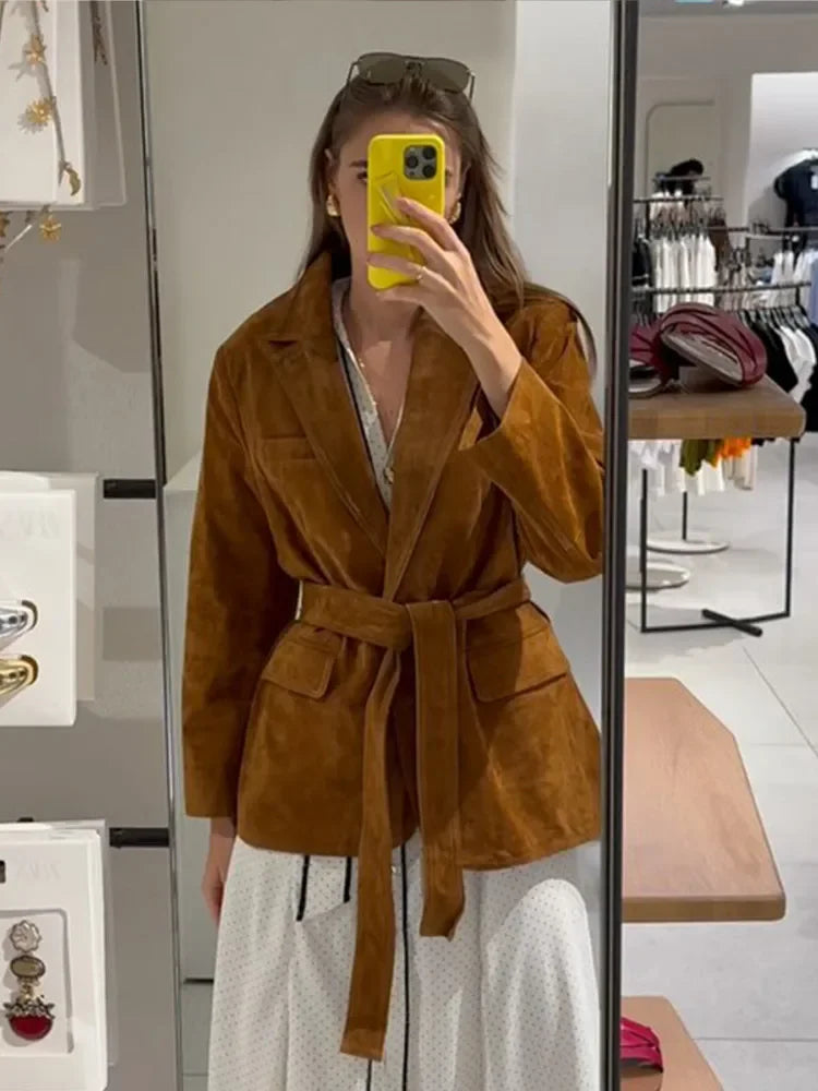 Mirla | Kappa - Chic Mockajacka med Bälte och Långa Ärmar för Hösten-Eva Jonsson