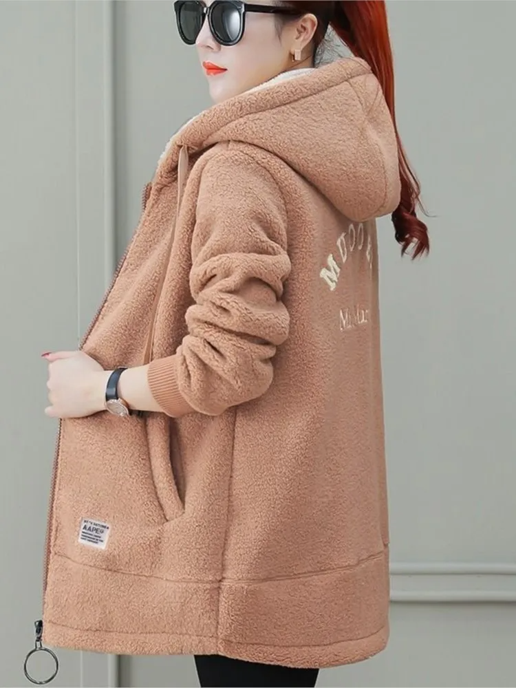 Mirla | Kappa Mellanlång Lös Passform Huva med Snörning Mjuk Fleece med Dragkedja-Eva Jonsson