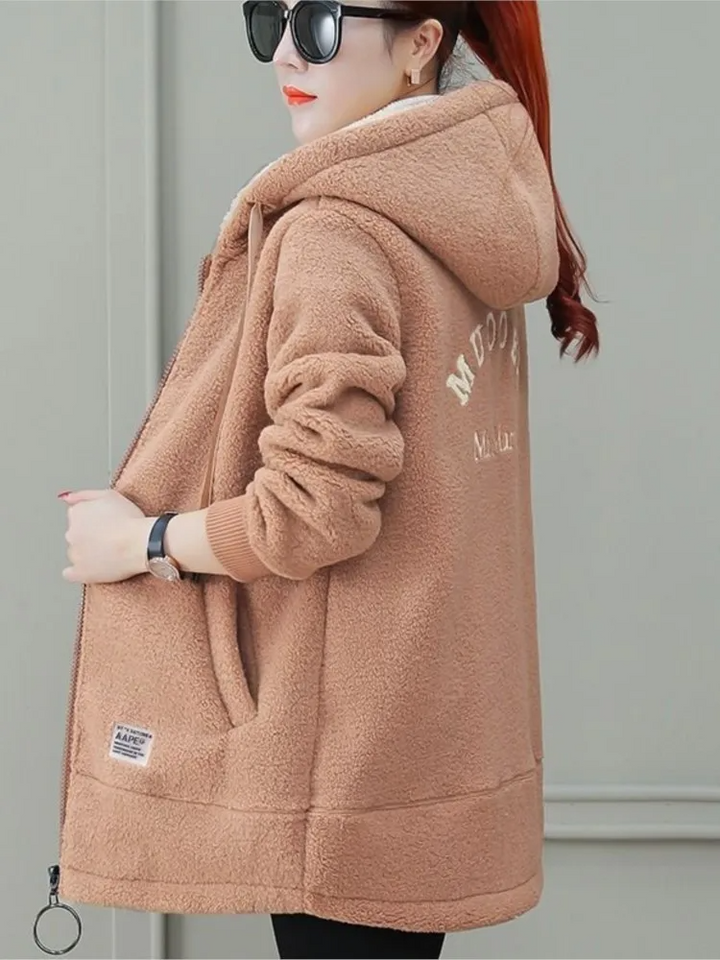 Mirla | Kappa Mellanlång Lös Passform Huva med Snörning Mjuk Fleece med Dragkedja-Eva Jonsson