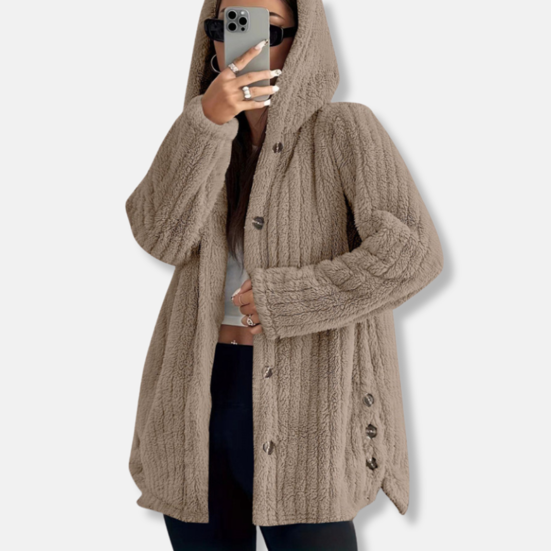 Mirla | Kappa Oversize Passform Huva Mjuk Textur Knäppning Halvlång-Eva Jonsson
