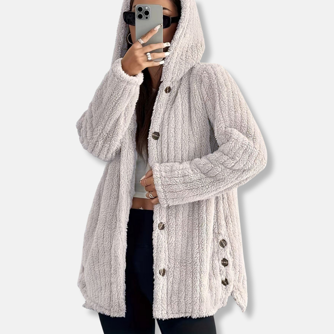 Mirla | Kappa Oversize Passform Huva Mjuk Textur Knäppning Halvlång-Eva Jonsson