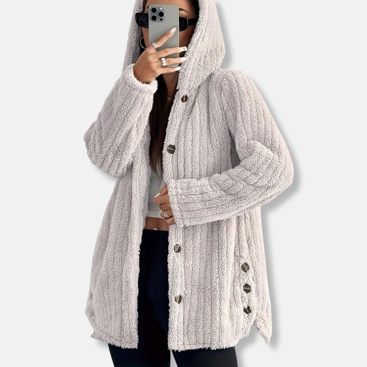 Mirla | Kappa Oversize Passform Huva Mjuk Textur Knäppning Halvlång-Eva Jonsson