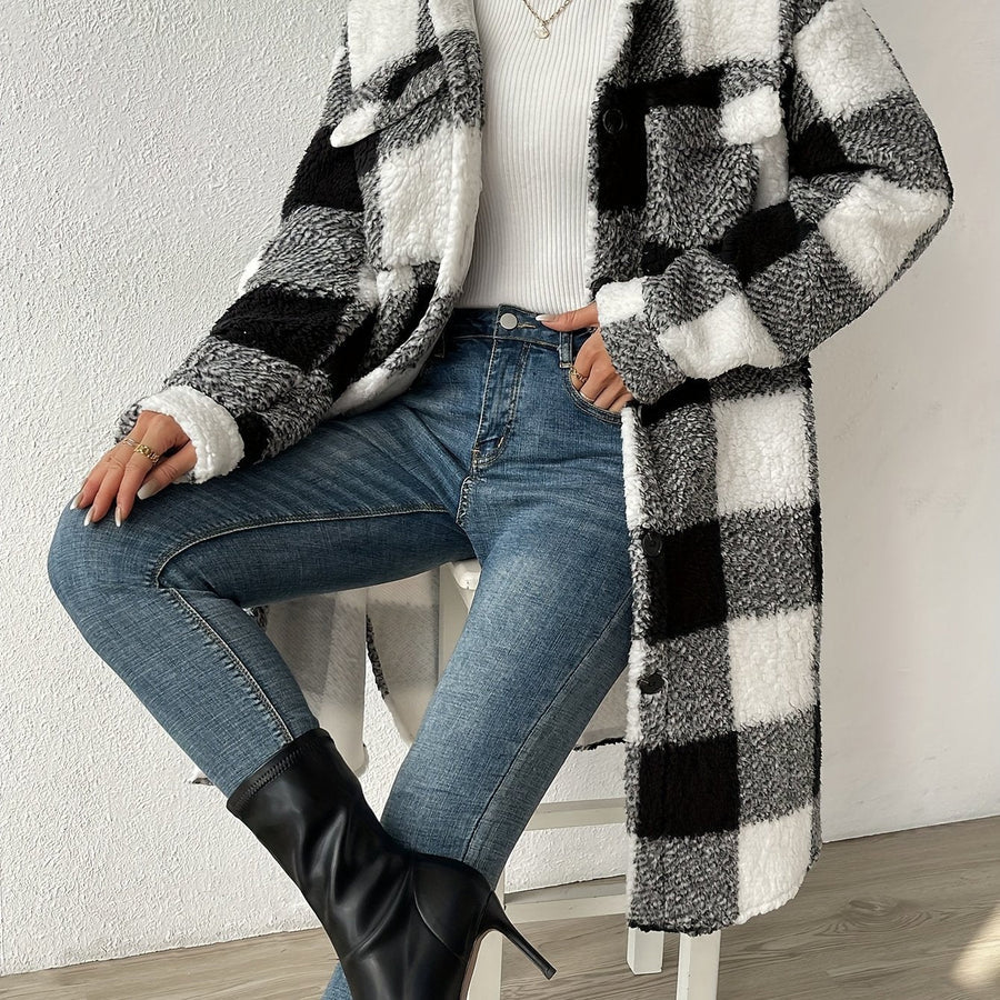 Mirla | Kappa Oversized Passform Mjuk Teddy-textur Rutig Mellanlång Design-Eva Jonsson