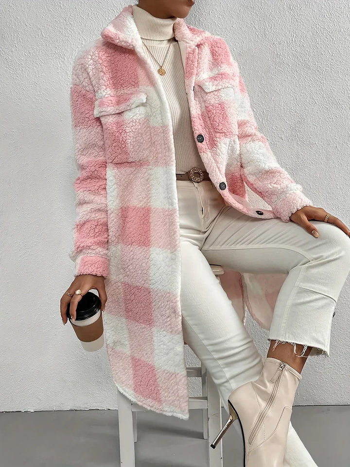 Mirla | Kappa Oversized Passform Mjuk Teddy-textur Rutig Mellanlång Design-Eva Jonsson