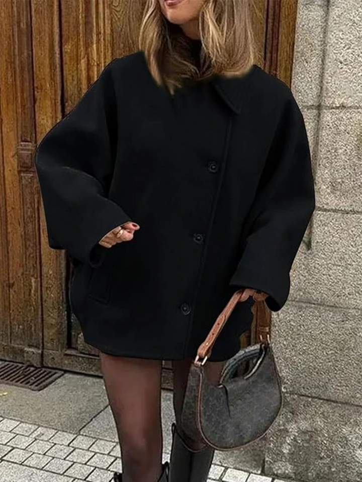 Mirla | Kappa Oversized Passform Ull-Look Fladdermusärmar Knappstängning Knickad Krage-Eva Jonsson