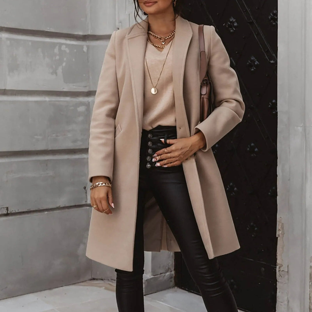 Mirla | Kappa ullblandning anpassad passform knapplås klassisk design-Eva Jonsson