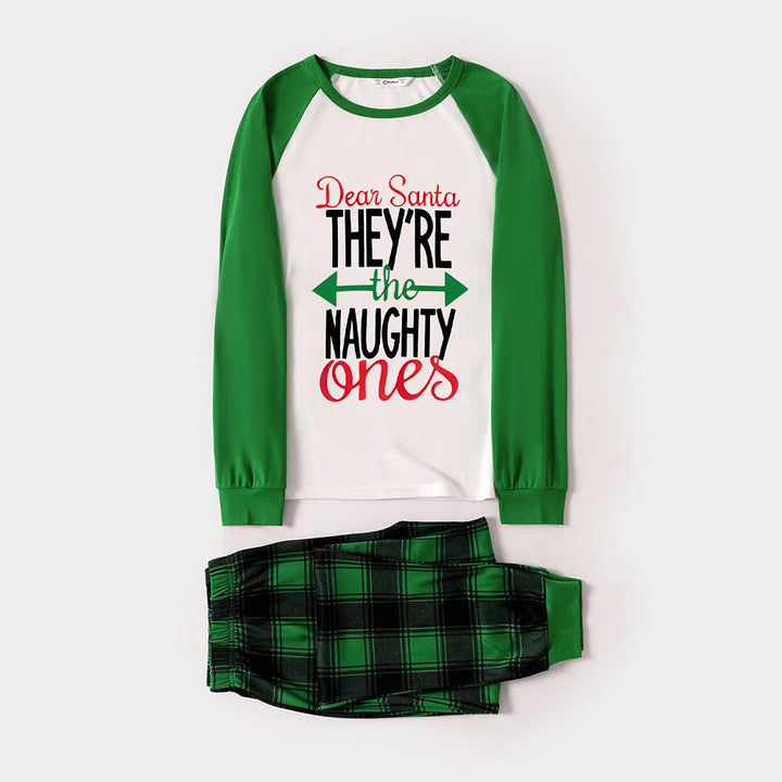 Mirla | Kära Jultomte Du Är De Stygga' Bokstavstryck Avslappnade Långärmade Sweatshirts Grön Kontrast Topp och Svart-Grön Rutig Byxa Familjepassande Raglan Långärmad Pyjamas-Set med Hundbandana-Eva Jonsson