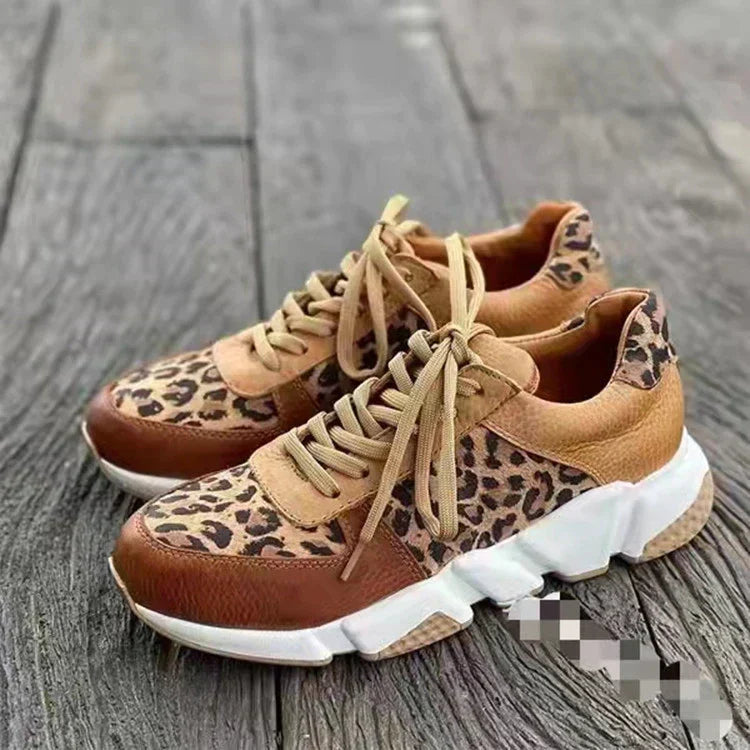 Mirla | Klackskor med kilklack i leopard-Eva Jonsson