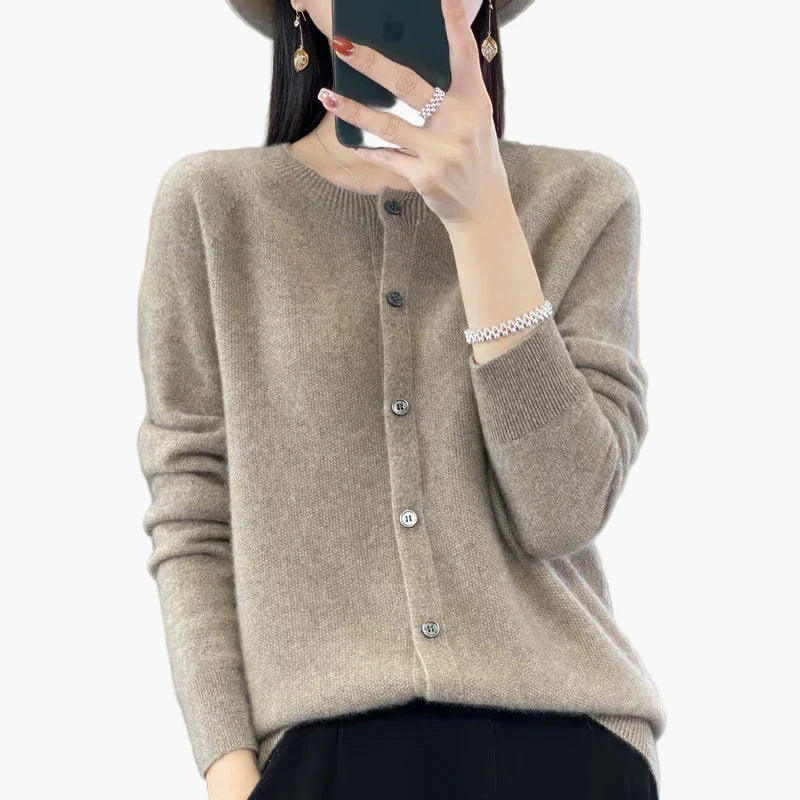 Mirla | Klassisk Stickad Cardigan - Elegant Vardagsstil för Kontor och Fritid-Eva Jonsson