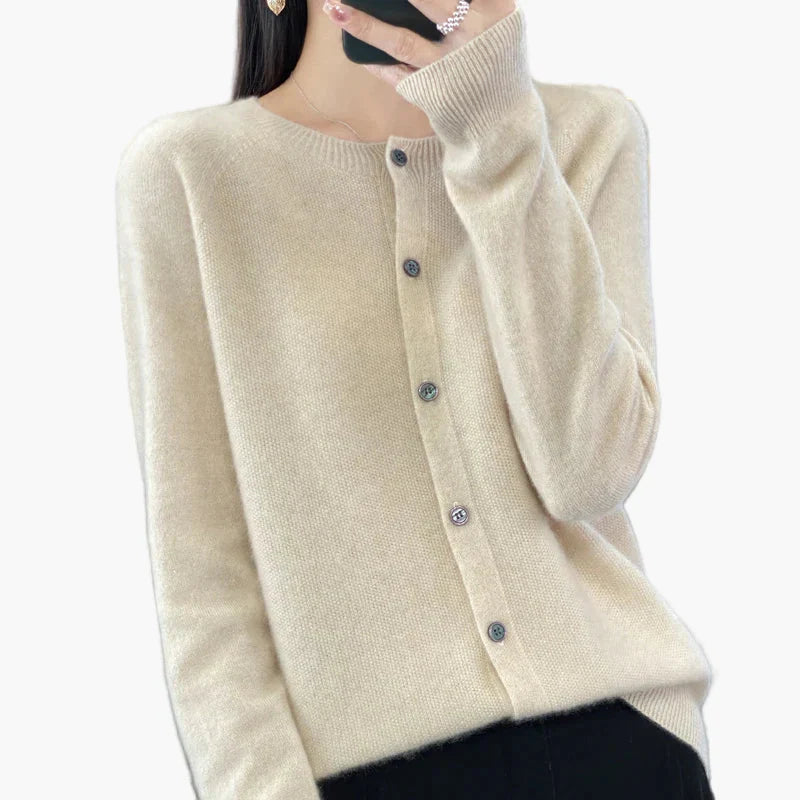 Mirla | Klassisk Stickad Cardigan - Elegant Vardagsstil för Kontor och Fritid-Eva Jonsson