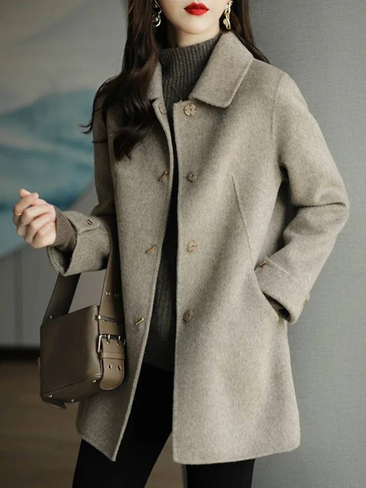 Mirla | Klassisk trenchcoat med spetskrage-Eva Jonsson
