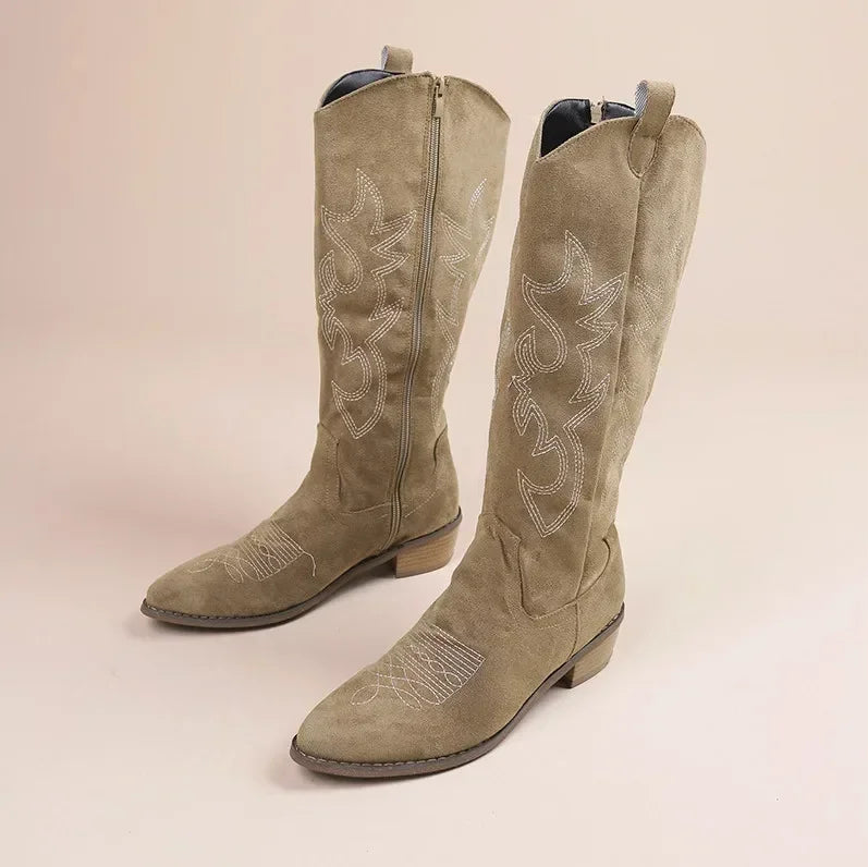 Mirla | Knähöga cowboystövlar broderi detaljer-Eva Jonsson