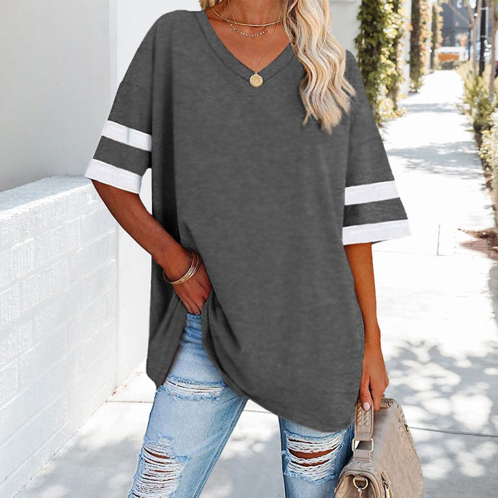 Mirla | Kontrastfärgade, Lösa Dam T-shirt med V-hals-Eva Jonsson