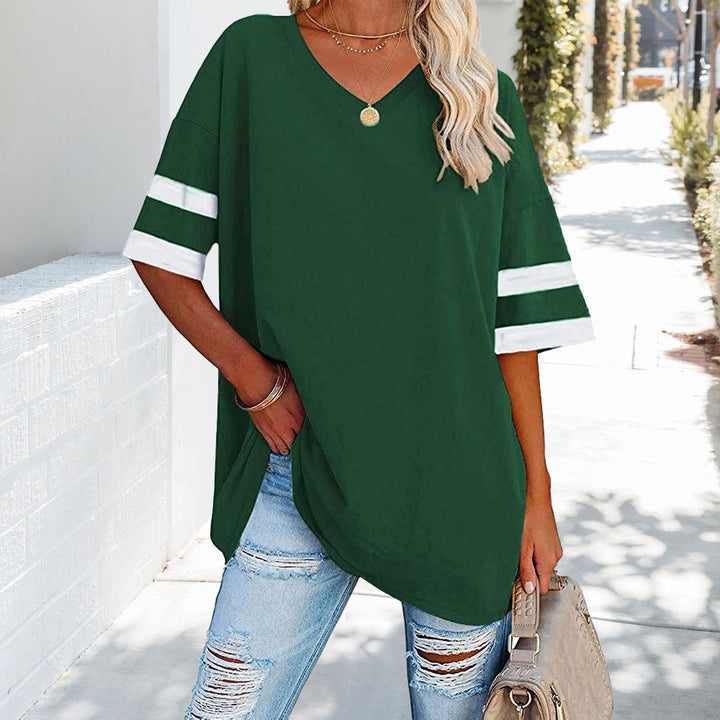 Mirla | Kontrastfärgade, Lösa Dam T-shirt med V-hals-Eva Jonsson