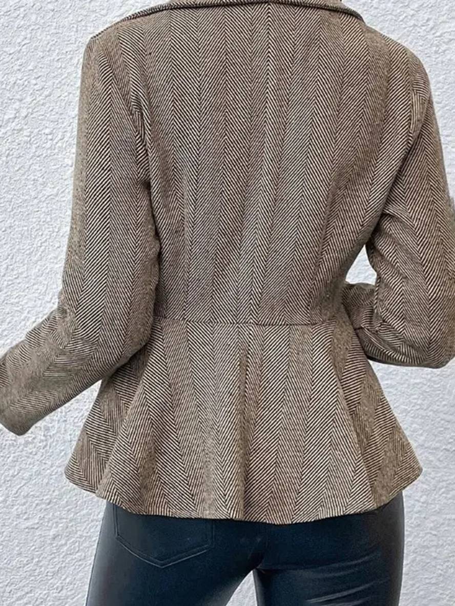 Mirla | Kort Blazer Chevron Peplum Dubbla Knappar Stängning Reverskrage Långa Ärmar Damer Elegant Lätt Jacka-Eva Jonsson
