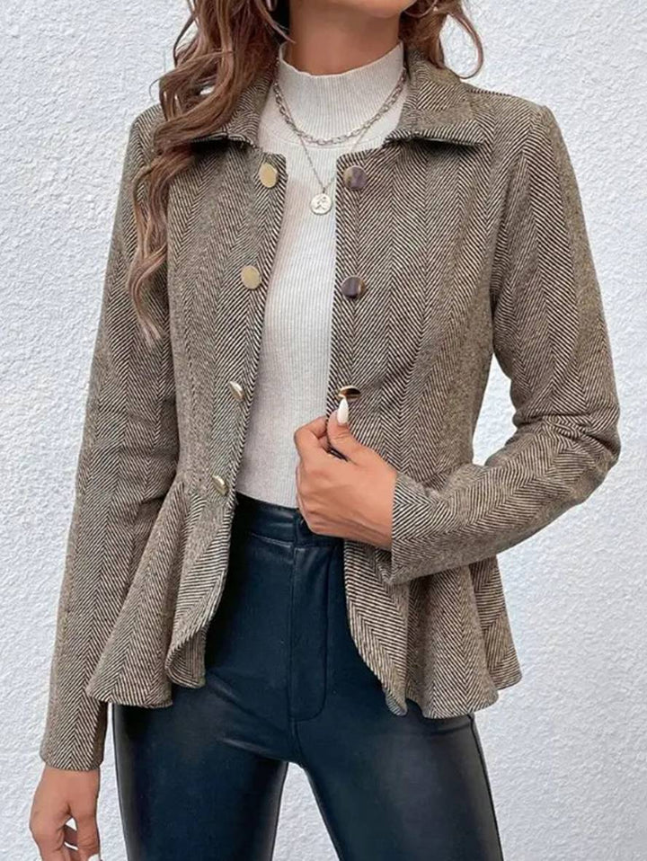 Mirla | Kort Blazer Chevron Peplum Dubbla Knappar Stängning Reverskrage Långa Ärmar Damer Elegant Lätt Jacka-Eva Jonsson