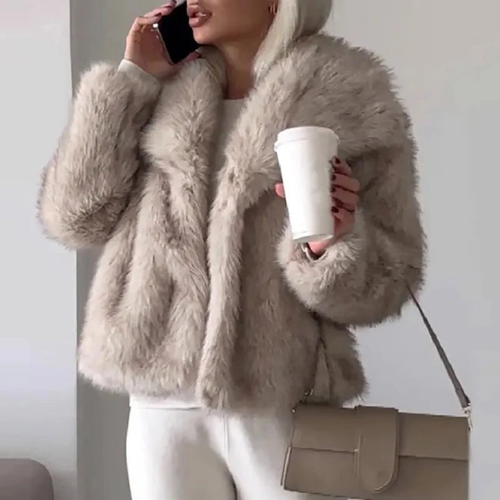 Mirla | Kort Konstpälsjacka - Elegant Lätt Vinterjacka för Mångsidig Mode-Eva Jonsson