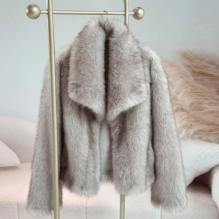 Mirla | Kort Konstpälsjacka - Elegant Lätt Vinterjacka för Mångsidig Mode-Eva Jonsson