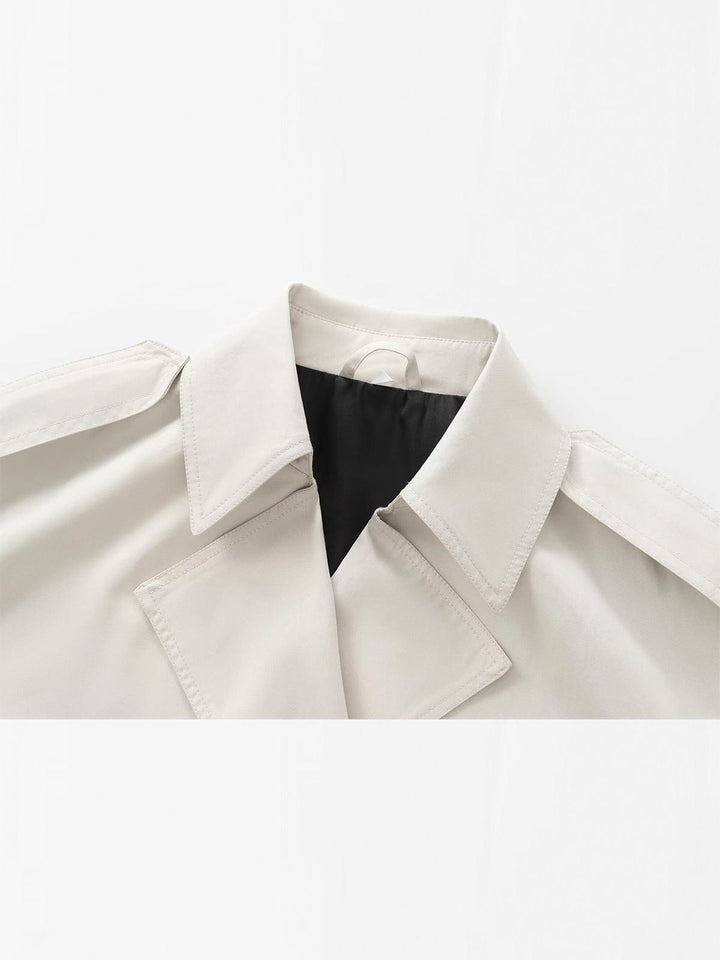 Mirla | Korts trenchcoat med dubbelknäppning Elegant & Tidlös-Eva Jonsson
