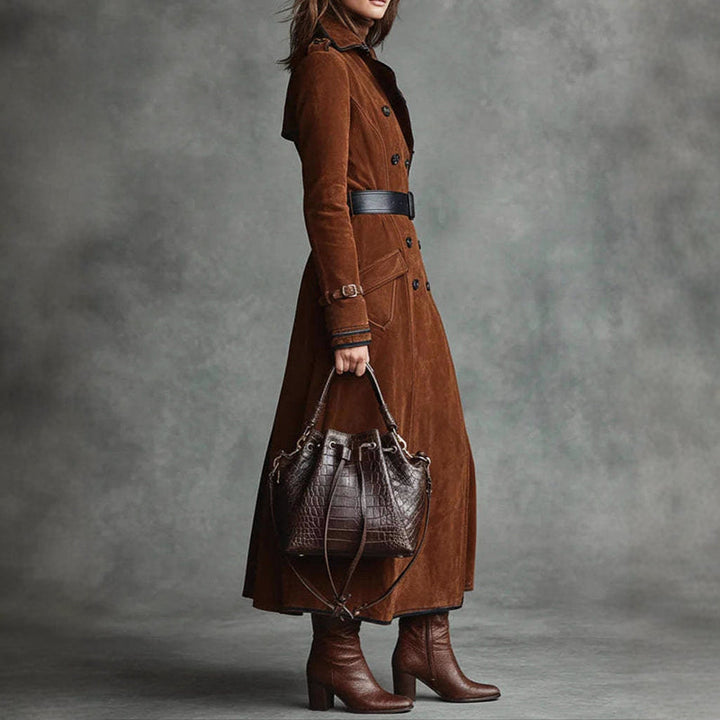 Mirla | Lång Wildläder-Stil Trenchcoat med Dubbla Raddesign-Eva Jonsson