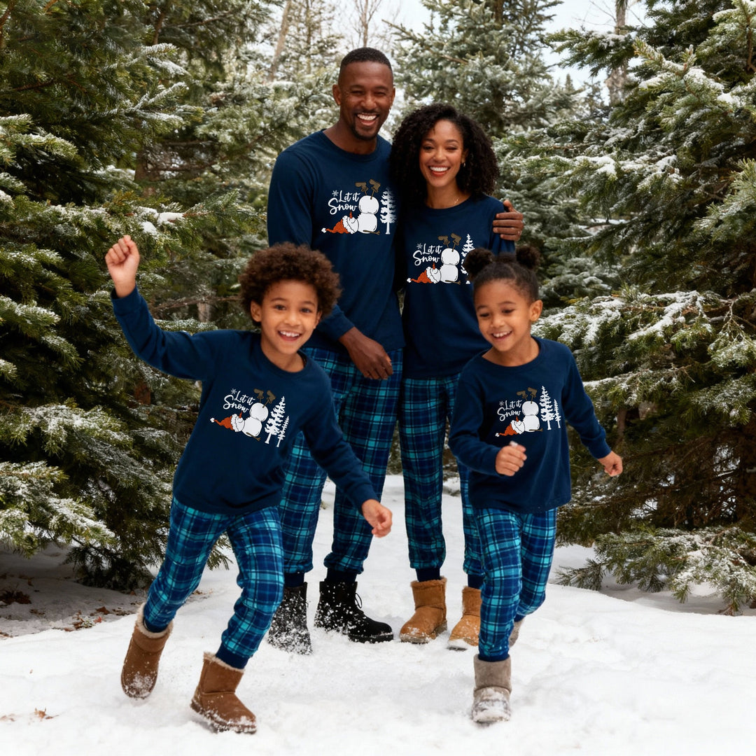 Mirla | Låt Det Snöa Slogan och Snögubbe Tryckta Blå Rutig Julfamilj-Matching-Pyjamas-Eva Jonsson