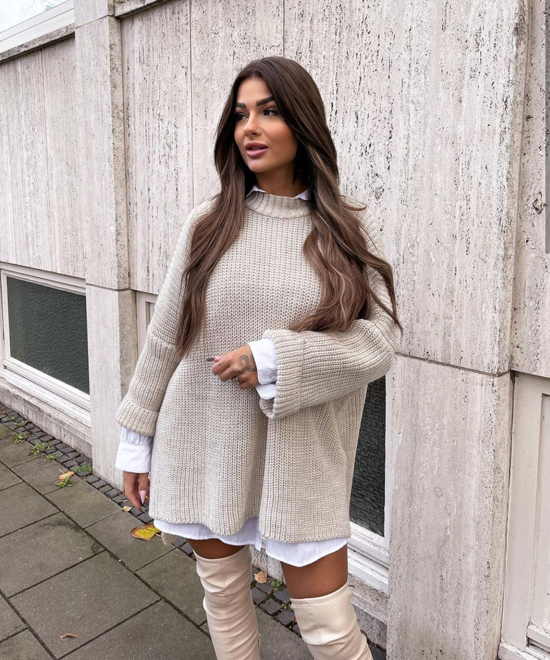 Mirla | Lätt Oversized Stickad Tröja I Mjuk Beige-Eva Jonsson