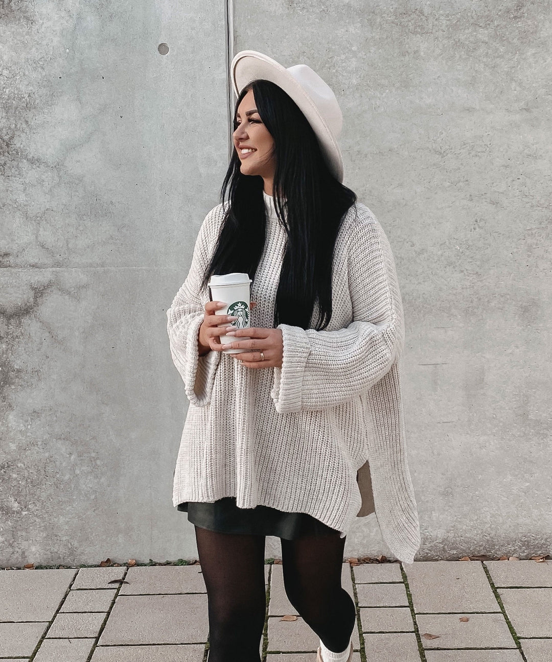 Mirla | Lätt Oversized Stickad Tröja I Mjuk Beige-Eva Jonsson