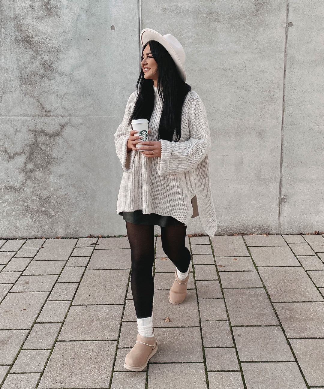 Mirla | Lätt Oversized Stickad Tröja I Mjuk Beige-Eva Jonsson