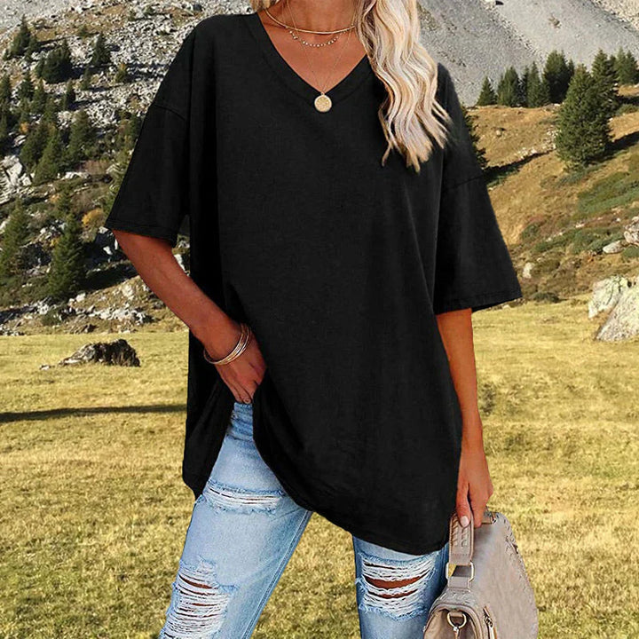 Mirla | Lätt T-shirt med överdimensionerad V-hals för damer-Eva Jonsson