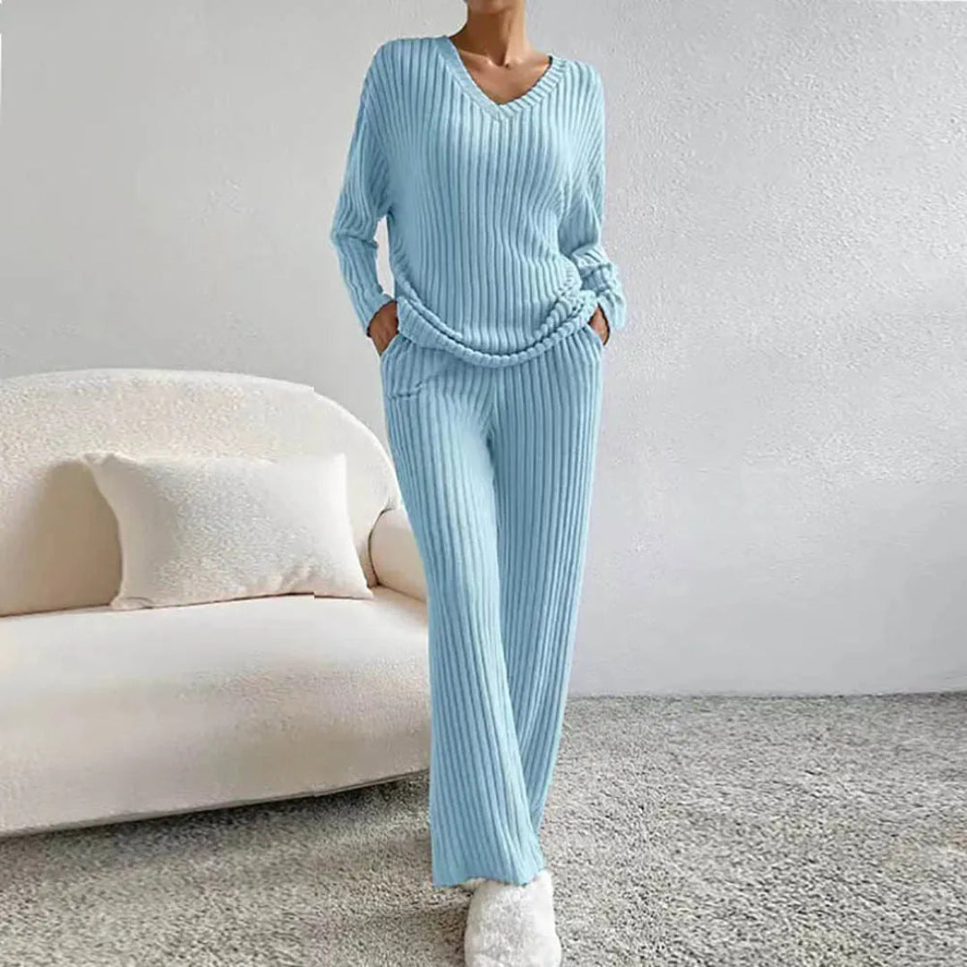 Mirla | Loungewear-Set I Bomullsmix med V-Ringning och Vida Byxor-Eva Jonsson