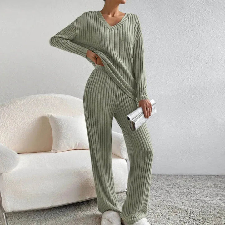 Mirla | Loungewear-Set I Bomullsmix med V-Ringning och Vida Byxor-Eva Jonsson