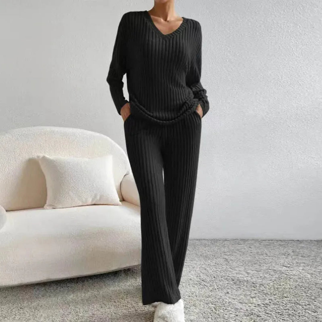 Mirla | Loungewear-Set I Bomullsmix med V-Ringning och Vida Byxor-Eva Jonsson