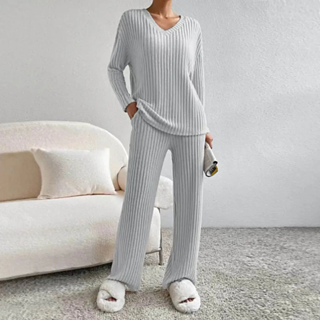 Mirla | Loungewear-Set I Bomullsmix med V-Ringning och Vida Byxor-Eva Jonsson