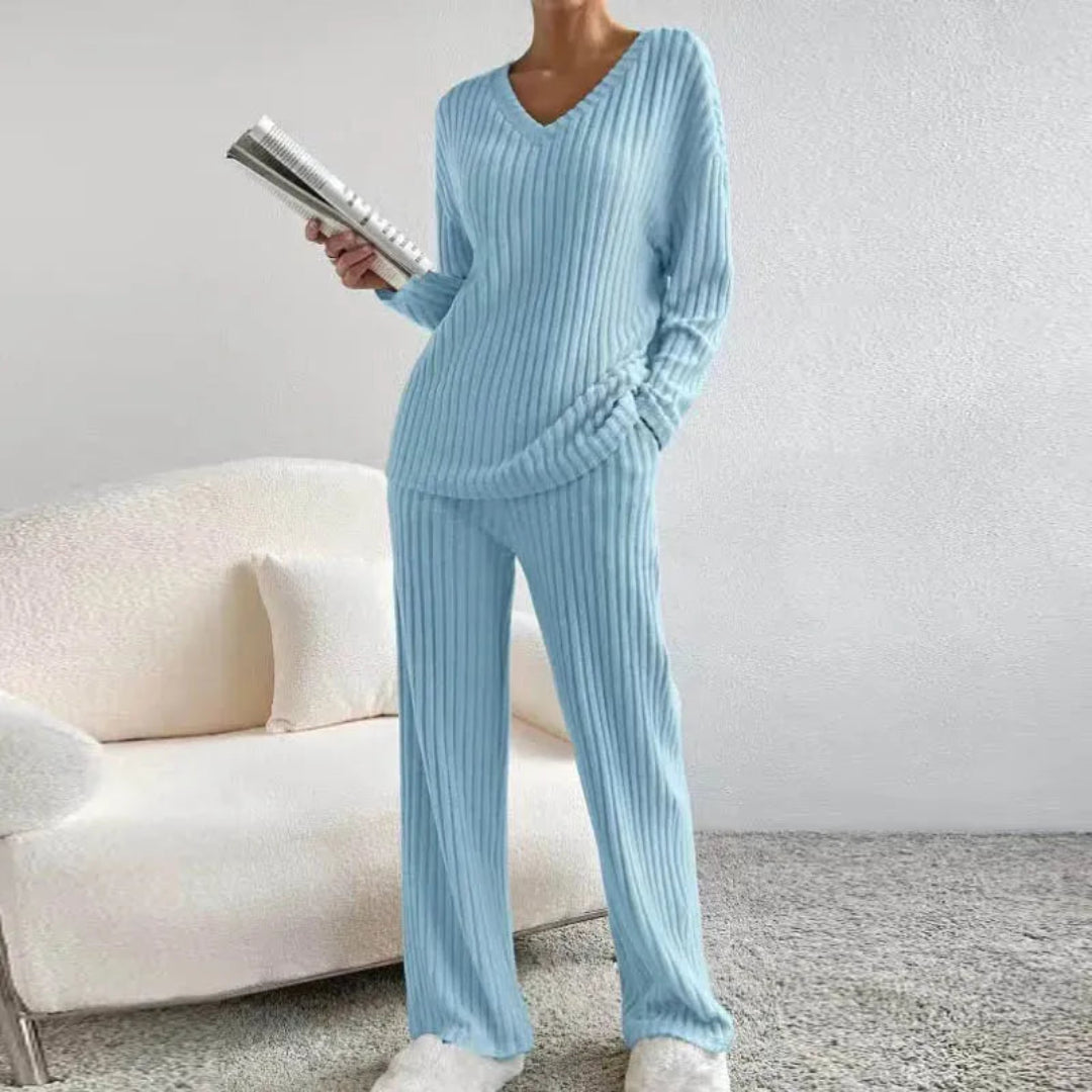 Mirla | Loungewear-Set I Bomullsmix med V-Ringning och Vida Byxor-Eva Jonsson