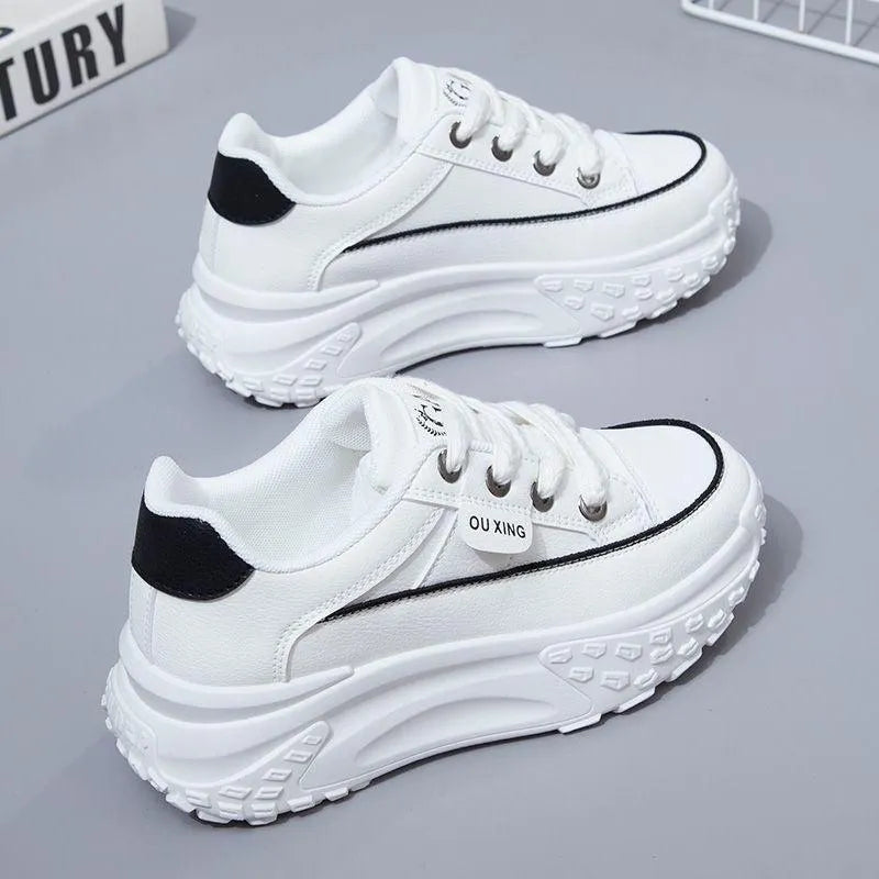 Mirla | Luftgenomsläppliga avslappnade sneakers-Eva Jonsson
