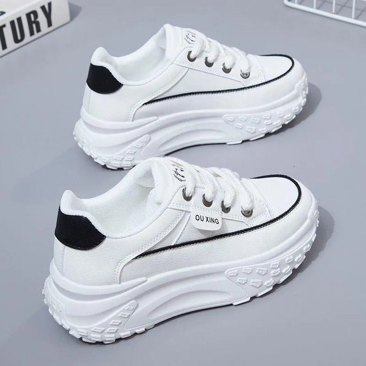 Mirla | Luftgenomsläppliga avslappnade sneakers-Eva Jonsson