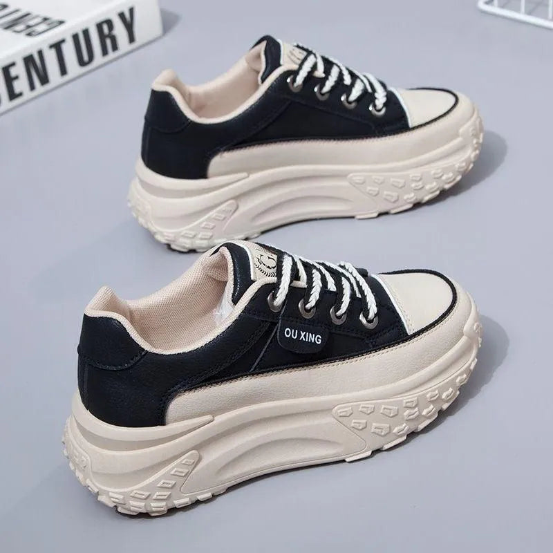 Mirla | Luftgenomsläppliga avslappnade sneakers-Eva Jonsson