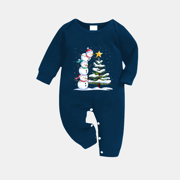 Mirla | Marin- Och Himmelsblå Rutigt Julpyjamas-Set med Snögubbe- Och Julgranstryck-Eva Jonsson