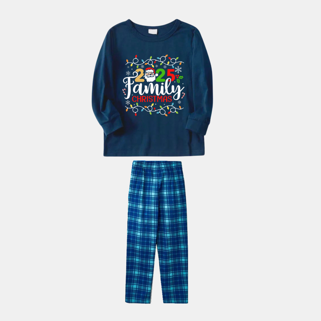 Mirla | Marinblå och Himmelsblå Rutigt Jul-Pyjamas-Set med Julbelysning och 2025 Familjejul Texttryck-Eva Jonsson