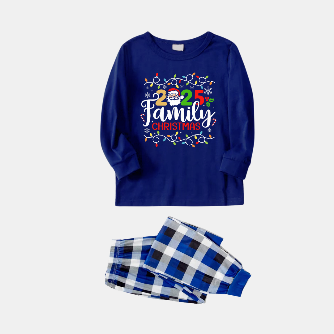 Mirla | Marinblått och Vitt Rutigt Jul-Pyjamas-Set med Julbelysning och 2025 Familj-Jul Texttryck-Eva Jonsson