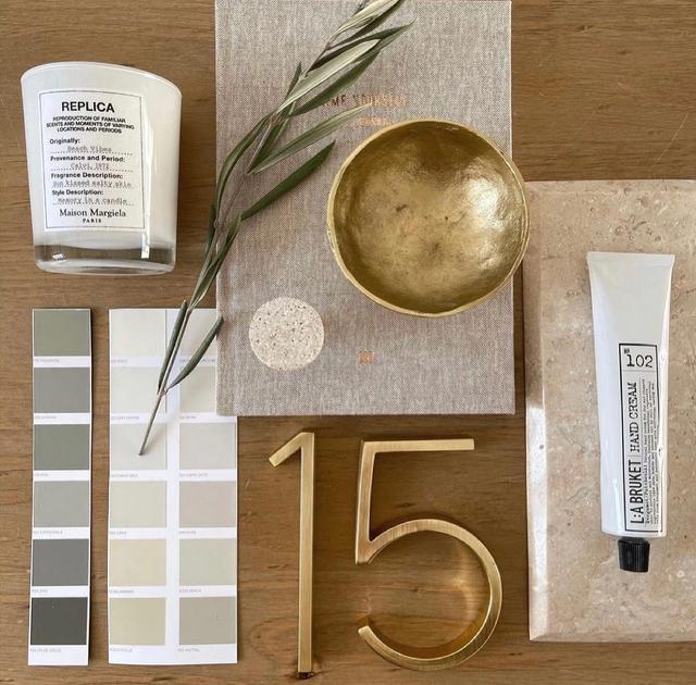 Mirla | Messingshusnummer satin finish och tidlös elegans-Eva Jonsson