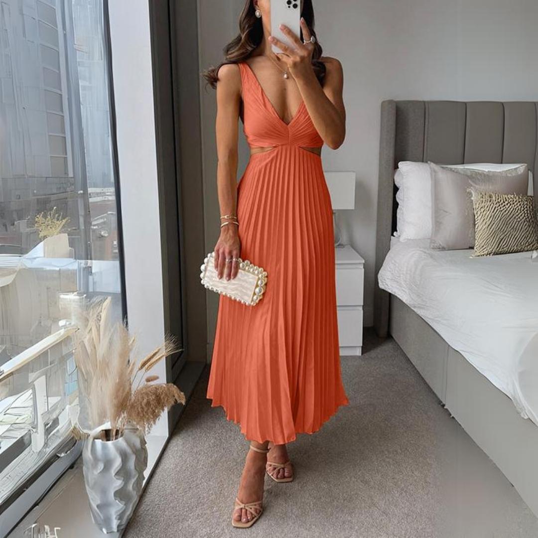 Mirla | Midi klänning ärmlös V-hals twist front & cut out detalj plisserad kjol-Eva Jonsson
