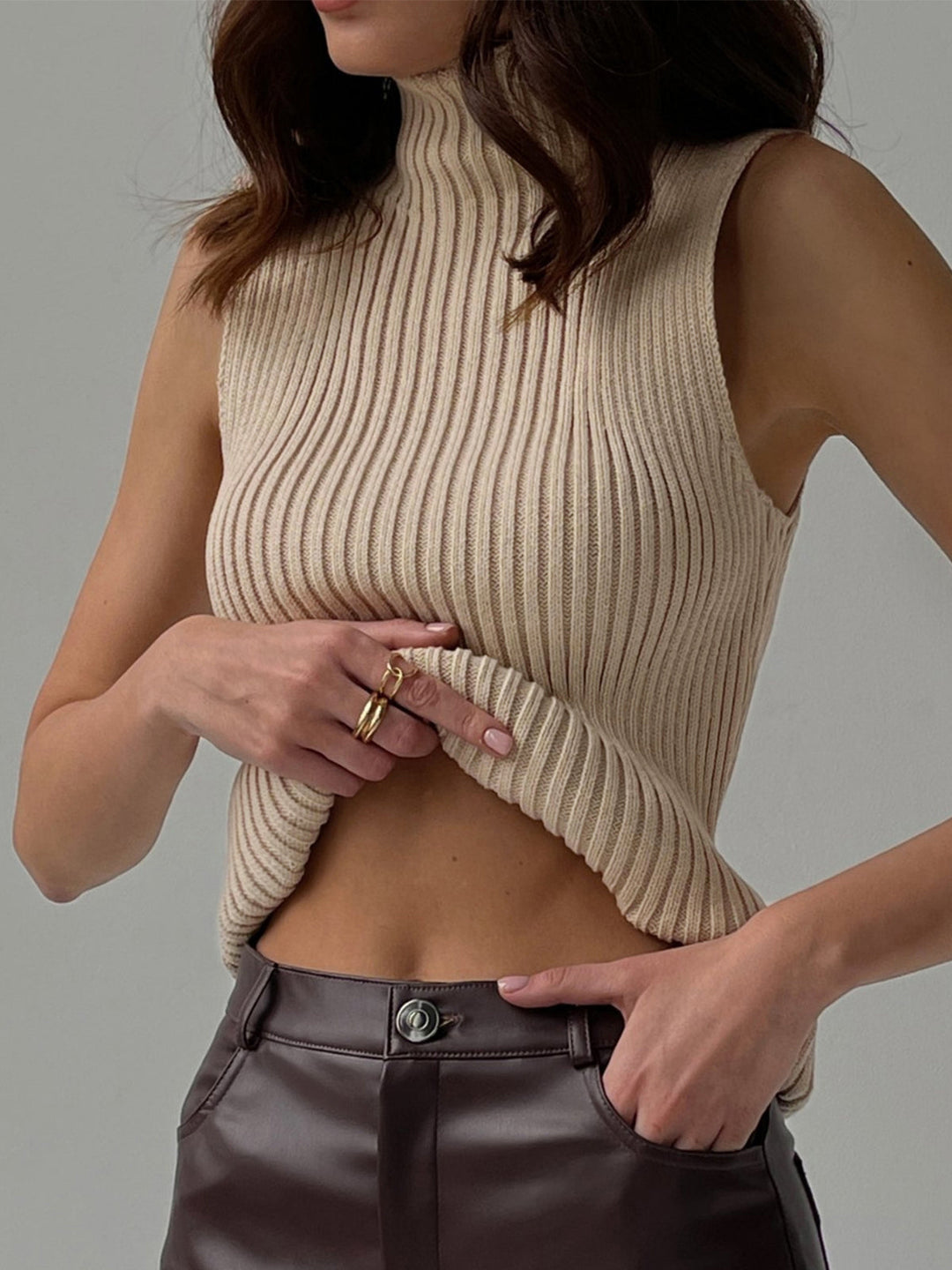 Mirla | Minimalistisk ryggutskärning ribbad topp-Eva Jonsson