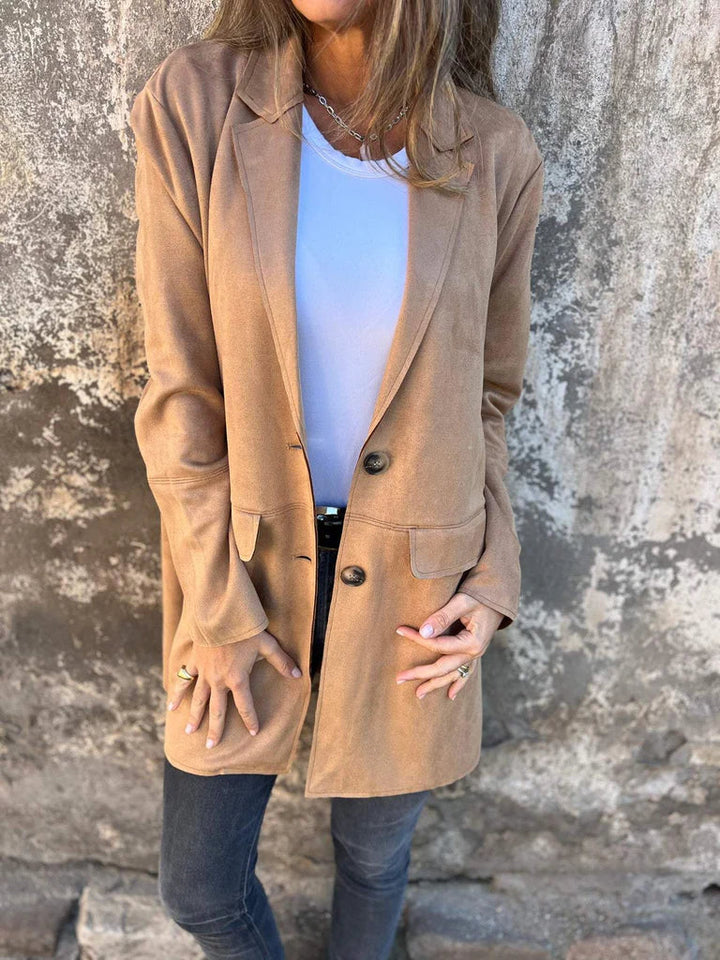 Mirla | Mockakälsblazer för damer - Mörk camel-färgad jacka med knappar och fickor-Eva Jonsson