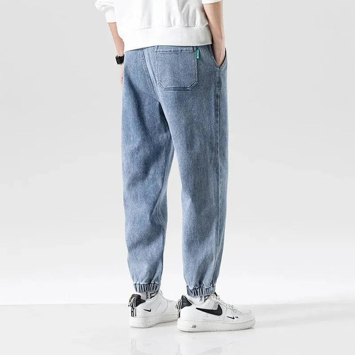 Mirla | Moderiktiga plus-size herrjeans med ankelsnörning-Eva Jonsson