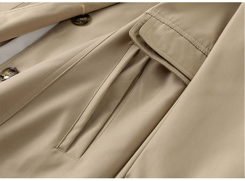 Mirla | Modern trenchcoat med hög krage och knappar för damer-Eva Jonsson
