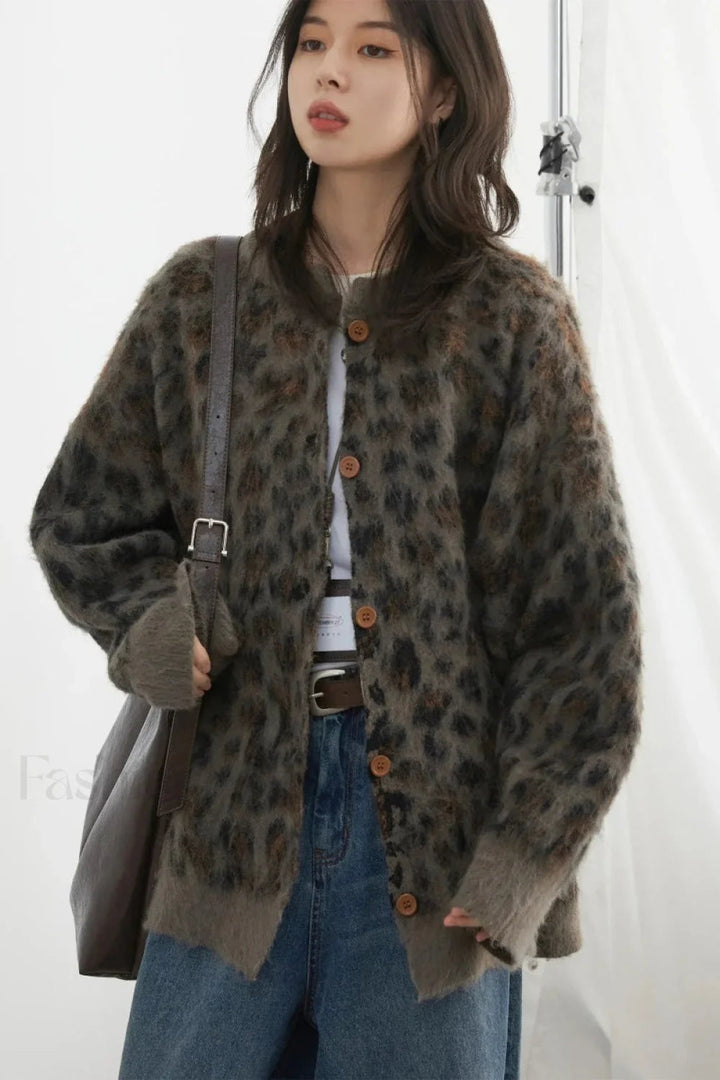 Mirla | Mysig Leopardmönstrad Enfärgad Cardigan-Eva Jonsson