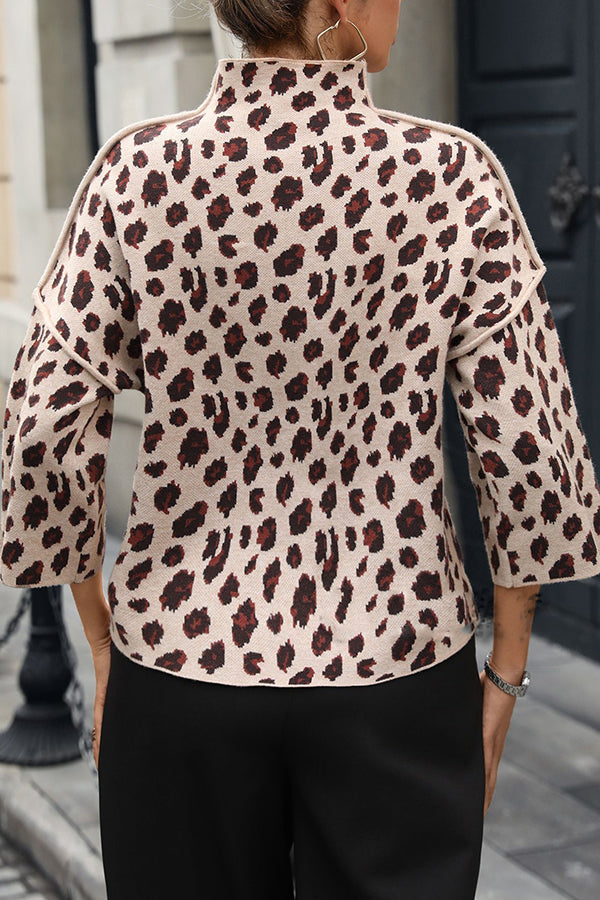 Mirla | Mysig Stickad Tröja med Leopardmönster och Avslappnad Rullkrage-Eva Jonsson